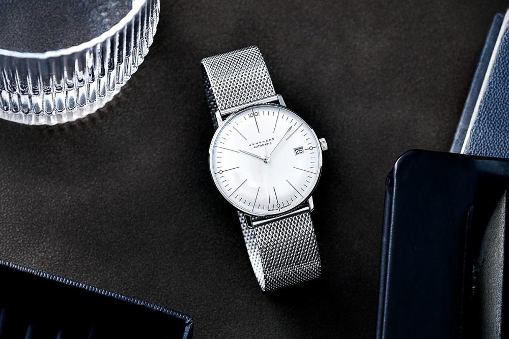 Junghans Max Bill Automatic 027/4002.46 öltönyhöz illő karóra