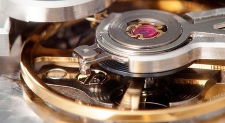 Gyártott, kronométeres tanúsítvánnyal ellátott mechanizmus