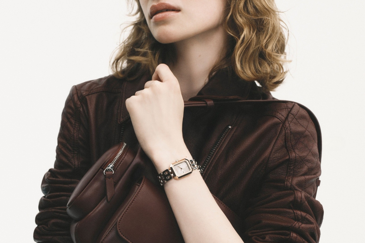 Armani Exchange Faye Faye AX5811